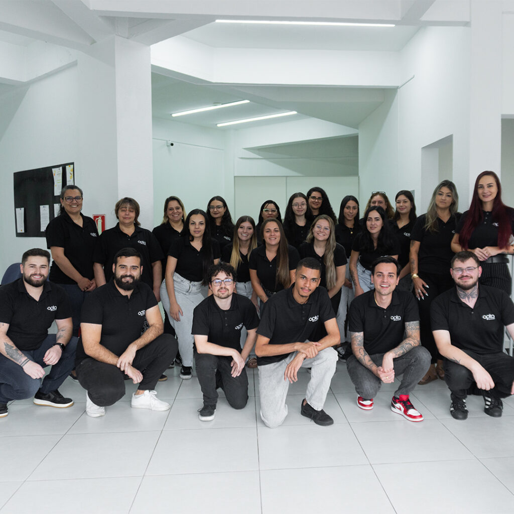 Quem Somos - Desde 2020, atuamos com o propósito de ajudar empresas a otimizarem sua comunicação com o cliente, unindo tecnologia e estratégia para gerar resultados eficientes.